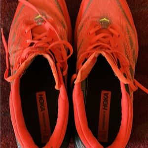 HOKA SPEEDGOAT 5 Men's Shoes in Vibrant Orange /  GORE-TEX /  Vibram